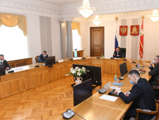 губернатор Алексей Островский провел рабочее совещание по вопросу сохранения лесного массива в поселке Пасово - фото - 3