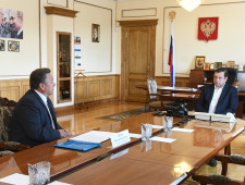 алексей Островский обсудил с главой Монастырщинского района Виктором Титовым перспективы социально-экономического развития муниципалитета - фото - 4