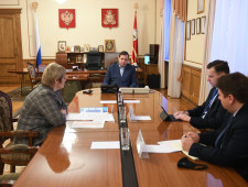 губернатор Алексей Островский провел рабочую встречу с руководителем УФНС России по Смоленской области Татьяной Рыбалко - фото - 1