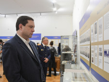 губернатор Алексей Островский принял участие в торжественном открытии выставки, посвященной истории образования и развития органов прокуратуры - фото - 1