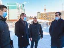 губернатор Алексей Островский посетил детский сад в микрорайоне Соловьиная роща - фото - 1