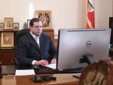 губернатор Алексей Островский принял участие в торжественном собрании, посвященном Дню российской печати - фото - 1