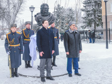 губернатор Алексей Островский поздравил смоленских прокуроров с юбилеем - фото - 1