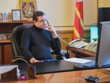 губернатор Алексей Островский проверил работу «горячей линии 122» - фото - 1