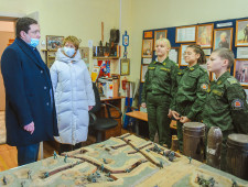 губернатор Алексей Островский посетил Смоленский кадетский корпус - фото - 1