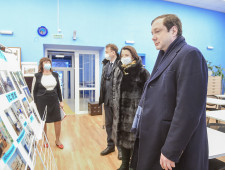 губернатор Алексей Островский посетил обновленную Гагаринскую централизованную библиотеку - фото - 1