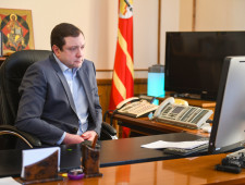 губернатор Алексей Островский провел совещание по вопросу легализации нестационарных торговых точек в городе Смоленске - фото - 1