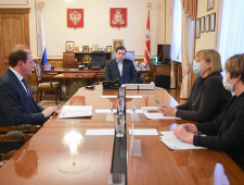 алексей Островский провёл рабочую встречу с ректором СмолГУ Михаилом Артеменковым - фото - 1