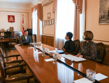 губернатор Алексей Островский провел совещание по вопросам работы региональной системы здравоохранения - фото - 1