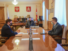 губернатор Алексей Островский провел оперативное совещание по мониторингу потребительских цен - фото - 1