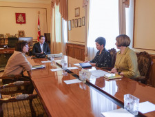 губернатор Алексей Островский провел совещание по вопросу льготного лекарственного обеспечения - фото - 1