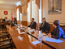 алексей Островский провел совещание по вопросам развития образования в регионе - фото - 1