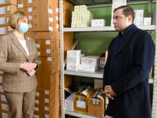 губернатор Алексей Островский ознакомился с работой областного медицинского центра - фото - 1