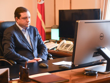 губернатор Алексей Островский провел совещание по вопросу организации сельскохозяйственных ярмарок - фото - 1