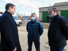 губернатор Алексей Островский ознакомился с работой новых модулей хранения картофеля Козинского тепличного комбината в Смоленском районе - фото - 1