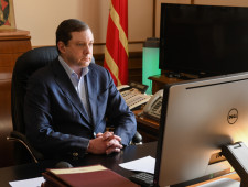 губернатор Алексей Островский провел совещание по вопросам проведения субботников в муниципальных образованиях - фото - 1