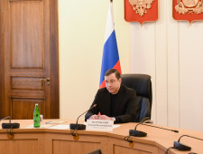 губернатор Алексей Островский провел заседание регионального штаба по экономике по вопросам состояния дел в химической промышленности - фото - 1