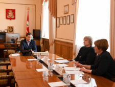 губернатор Алексей Островский провел совещание по реализации национального проекта «Образование» в регионе - фото - 1