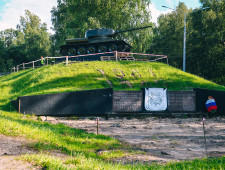 губернатор Алексей Островский проинспектировал ход работ по благоустройству общественной территории - мемориала «Танк Т-34» - фото - 5