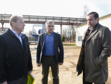 губернатор Алексей Островский ознакомился с работой маслоэкстракционного завода «АГРИТЕК» в Рославльском районе - фото - 1