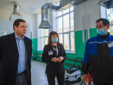 губернатор Алексей Островский проинспектировал работу мастерских, созданных на базе Техникума отраслевых технологий в Смоленском районе - фото - 1