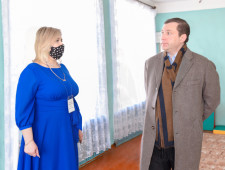 губернатор Алексей Островский ознакомился с работой Новодугинского детского сада - фото - 2